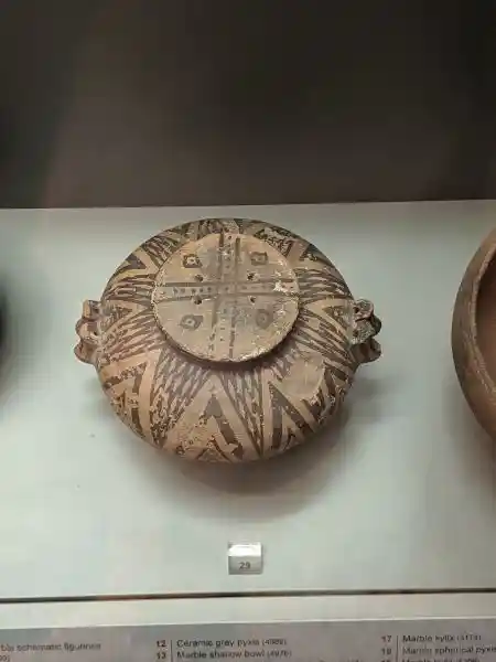 Early Cycladic II biconical ceramic pyxis decorated with painted triangular motifs from Chalandriani, Syro